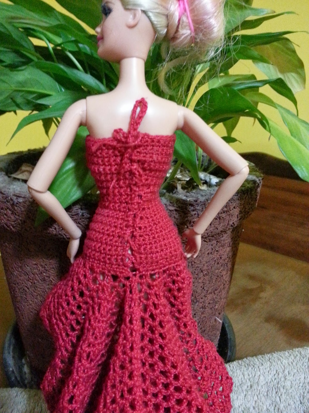 ROUPAS PARA BARBIE DE CROCHÊ  Crochet barbie clothes, Crochet doll dress,  Barbie clothes