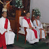 Católicos celebran ordenación sacerdotal de su parroco.