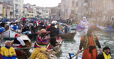 Mengintip Meriahnya Carnevale d’Venesia di Kota Air