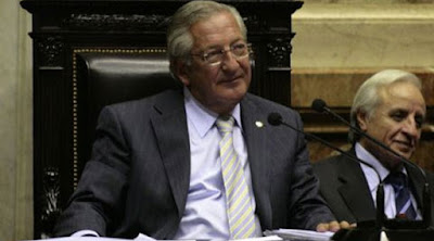 Sigue la persecución del gobierno de Mauricio Macri a dirigentes opositores: ordenaron la detención del ex gobernador de Jujuy, Eduardo Fellner.