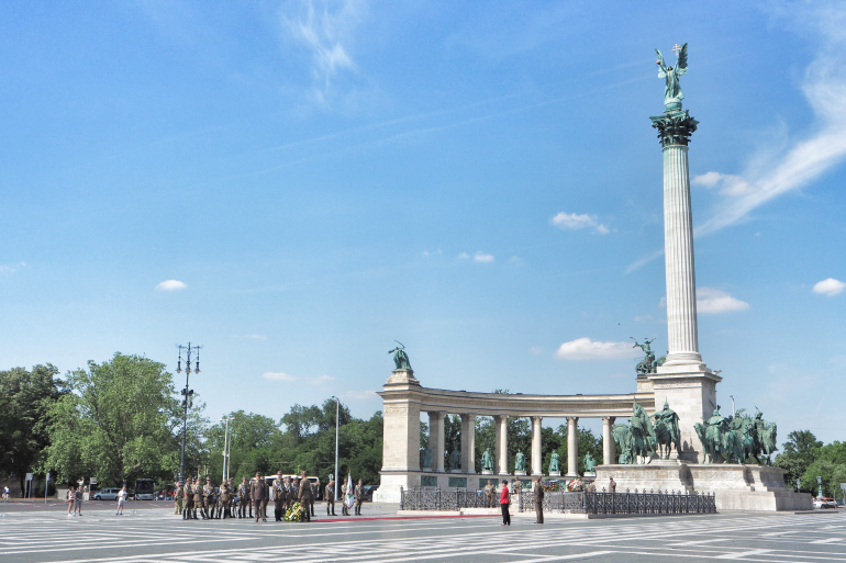 Place des Héros aux abords du parc de Városliget à Budapest