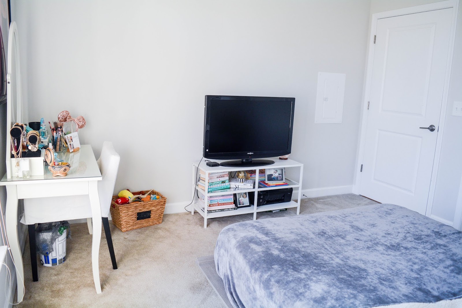 Falls Church Apartment Tour: Bedroom, Bathroom & Closet Falls Church Apartment Tour: Bedroom, Bathroom & Closet