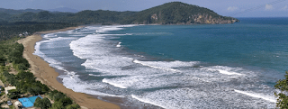 Kolam Renang Pemandian Umum Pantai Taman Pacitan