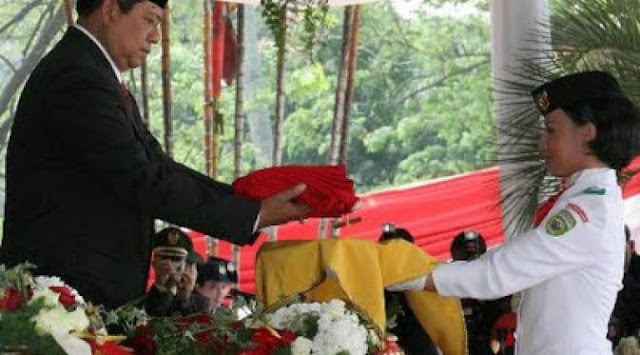 pembawa baki 2006