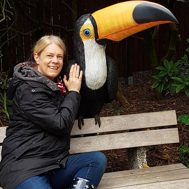 Pressereise/Werbung: Phantastische Vögel aus aller Welt: Unterwegs im Weltvogelpark Walsrode. Auf Küstenkidsunterwegs nehme ich Euch mit durch unser Familien-Wochenende in dem berühmten Vogelpark in der Lüneburger Heide, zu spannenden Fütterungen, Flugshows und Streicheleinheiten für die exotischsten und schönsten Vögel der Welt! Pressereise/Werbung: Phantastische Vögel aus aller Welt: Unterwegs im Weltvogelpark Walsrode. Auf Küstenkidsunterwegs nehme ich Euch mit durch unser Familien-Wochenende in dem berühmten Vogelpark in der Lüneburger Heide, zu spannenden Fütterungen, Flugshows und Streicheleinheiten für die exotischsten und schönsten Vögel der Welt!