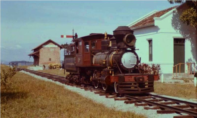 o trem expresso estaÇÃo guia de pacobaÍba o porto da estrela no