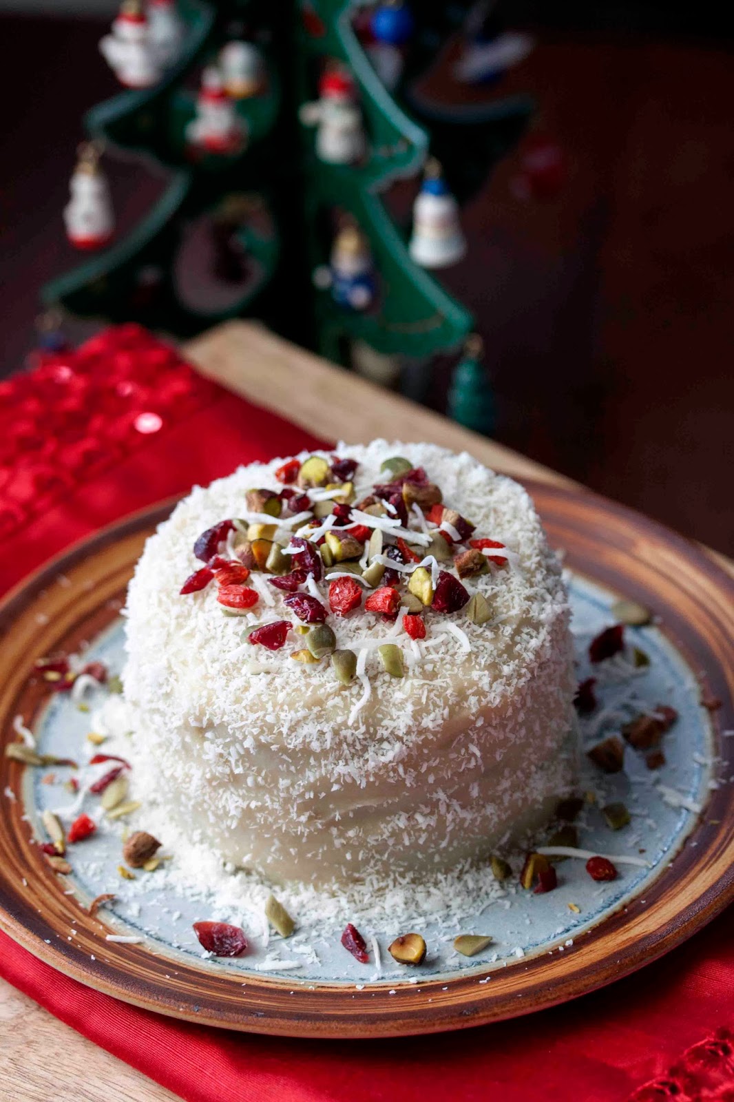 35 Scrumptious and Festive Christmas Cakes!