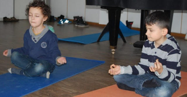 Foundation education promotes ... Yoga for the children of the Fanny-Hensel-Grundschule