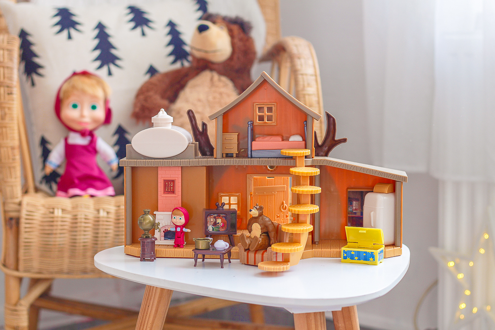 Maison de l'ours Masha en hivers, figurine Michka Et Masha + Accessoires