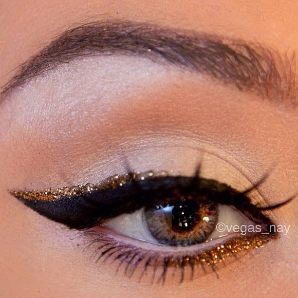 Stylish eye makeup with attractive golden eyeliner Fashion Tips