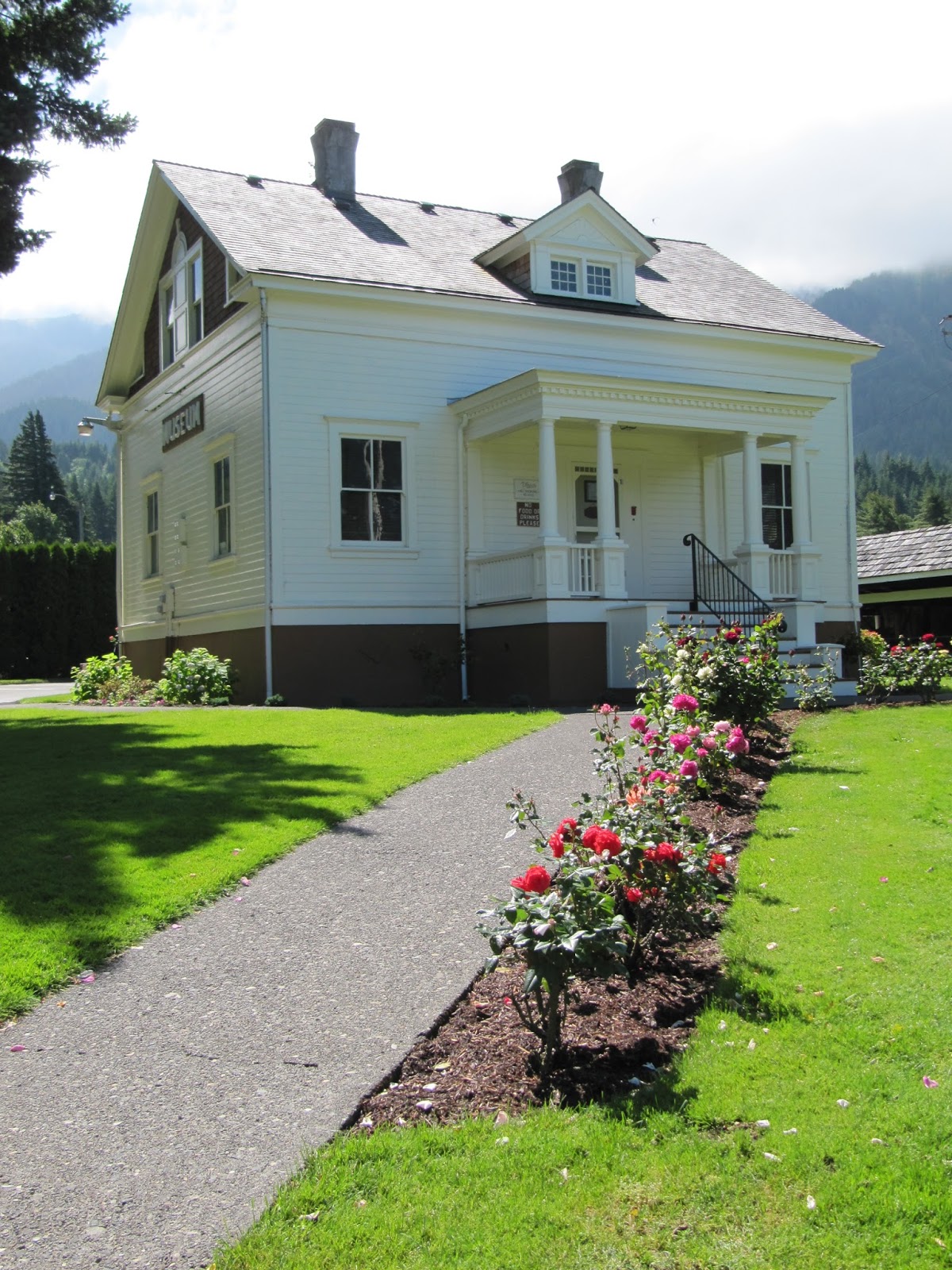 DESTINATIONS NORTHWEST Cascade Locks