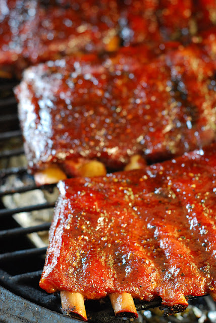 Ribs with bones sticking out, big green egg ribs