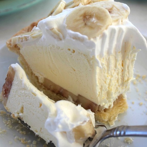 EASY BANANA CREAM PIE #easydesserts #holidaypie EASY BANANA CREAM PIE #easydesserts #holidaypie