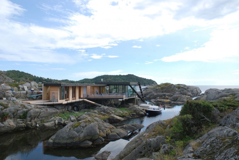Holiday home on the rocks