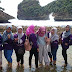 Keluarga SMK Prajnaparamita Wisata ke Pantai Batu Bengkung