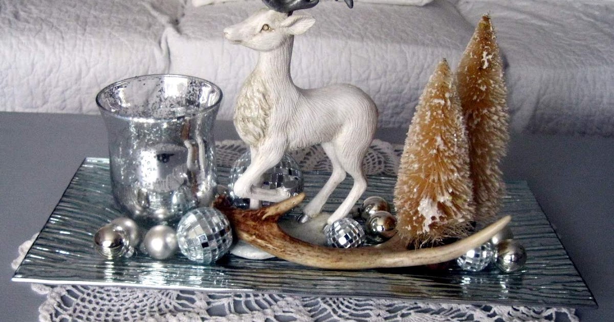 GARAGE SALE GAL Christmas Decor is Up