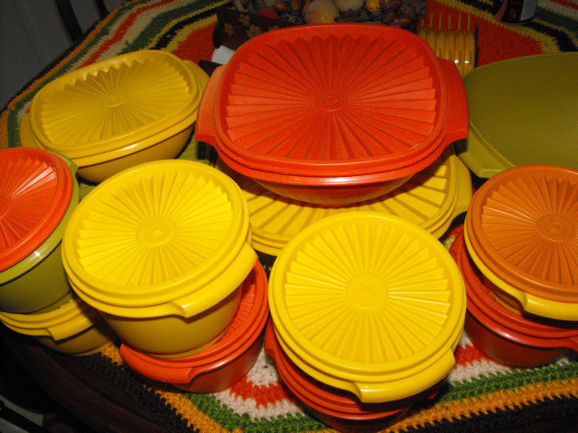 Opdatering ophøre Cruelty History's Dumpster: '70s Tupperware