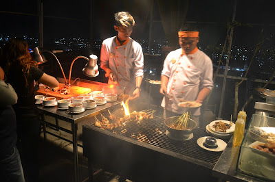 Santai dan Nikmati Makan Malam di Cielo Sky Lounge yang Menawarkan Konsep “All You Can Eat” Santai dan Nikmati Makan Malam di Cielo Sky Lounge yang Menawarkan Konsep “All You Can Eat”