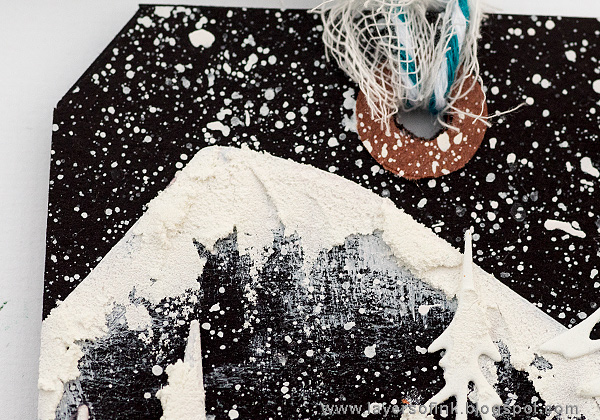 Layers of ink - Snowy Winter Tag Tutorial by Anna-Karin with Tim Holtz Sizzix Snowman Scene