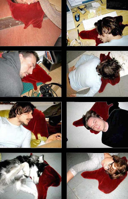 Lustige Menschen schlafen im Büro Bilder Lustige Menschen schlafen im Büro Bilder