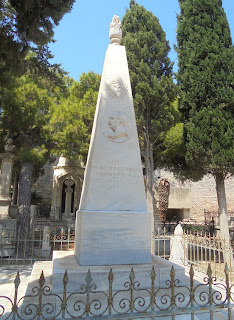 το ταφικό μνημείο της οικογένειας Εμμανουήλ Ψύχα στο ορθόδοξο νεκροταφείο του αγίου Γεωργίου στην Ερμούπολη