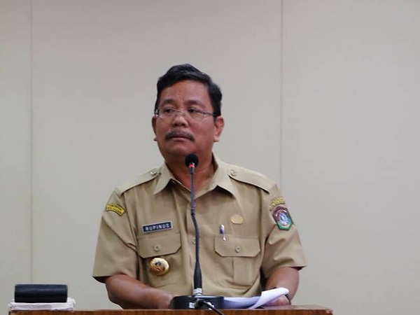 Bupati Rupinus Teken MoU Kepesertaan JKN-KIS Dengan BPJS Sintang Bupati Rupinus Teken MoU Kepesertaan JKN-KIS Dengan BPJS Sintang