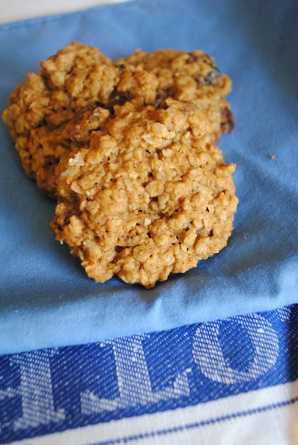 Lori's Lipsmacking Goodness: Low Sugar Loaded Oatmeal Cookies
