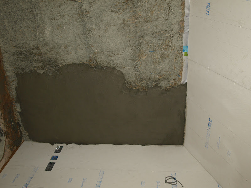 DESIGNED TO BREATHE Clay plaster and reed mat