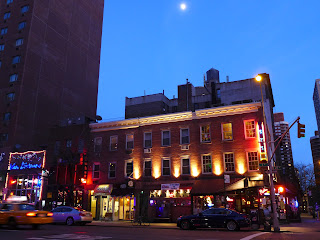 Manhattan, Third Avenue, twilight, moon