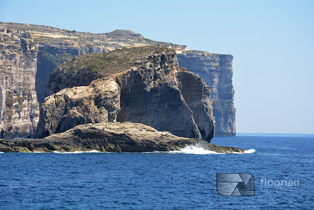 obok Azure Window znajduje się ciekawa formacja skalna – Fungus Rock. Jest to główna atrakcja na wyspie Gozo na Malcie