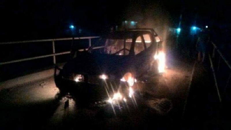 Kendaraan Roda Empat PT DNS Dibakar Warga mobil pt dns yang terbakar 20160806 155946