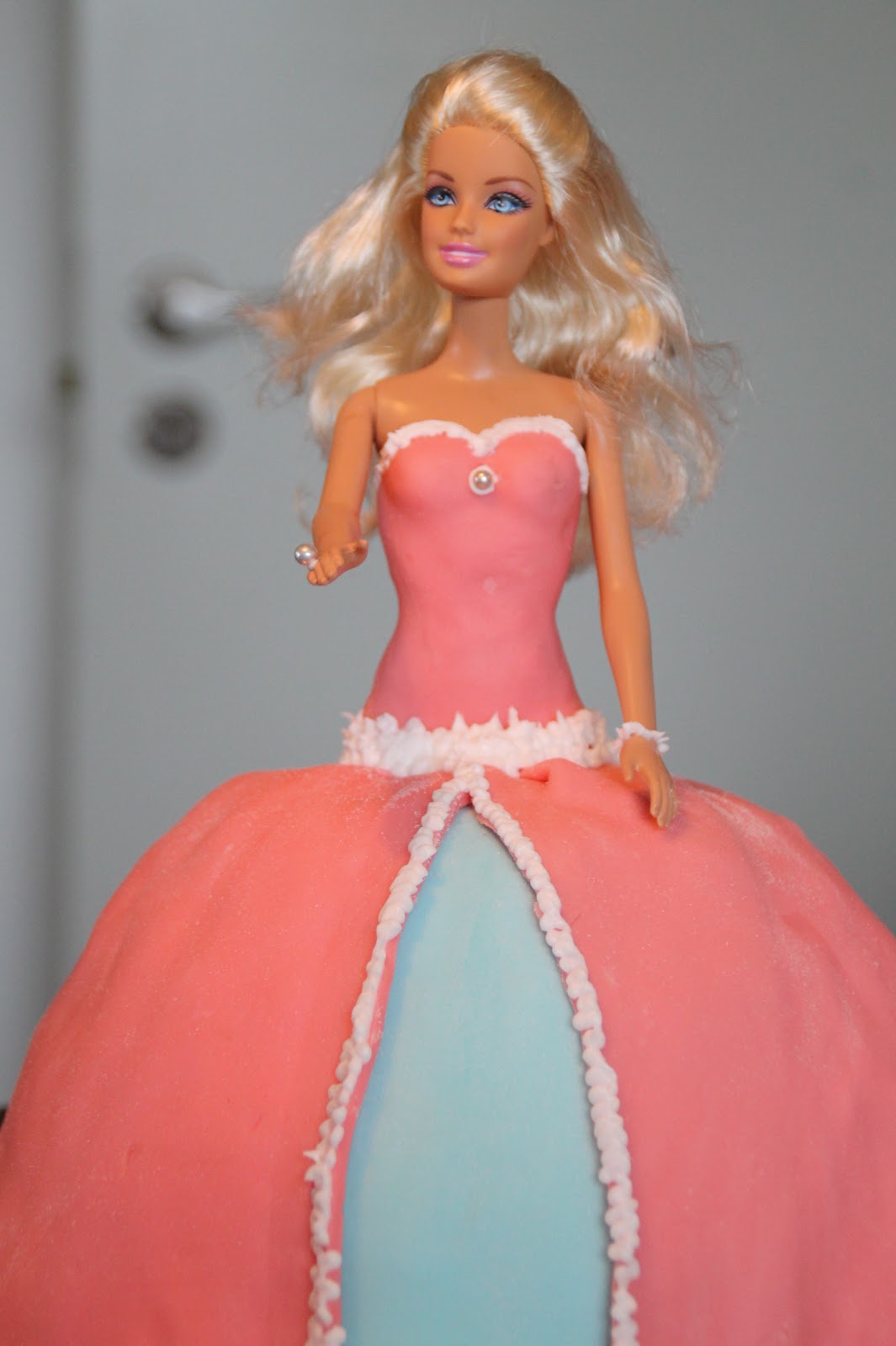 afkom I mængde Behov for Glimmer skuffen: Barbie kage