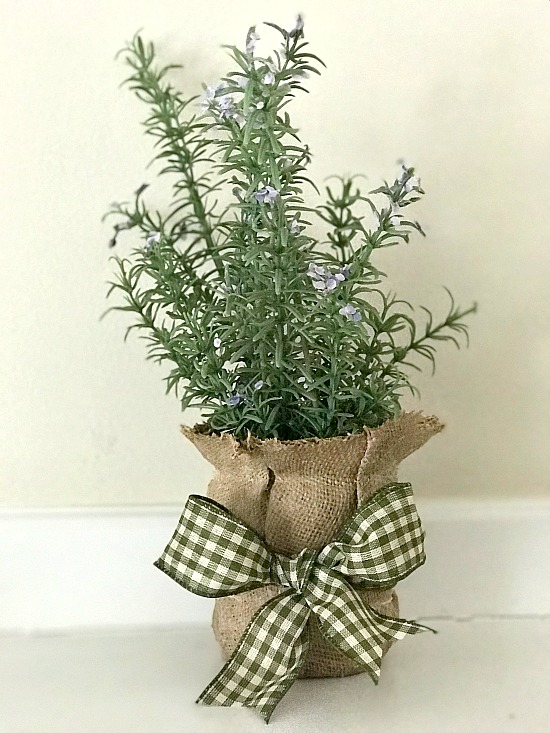 How to Make a Burlap Vase for Flowers