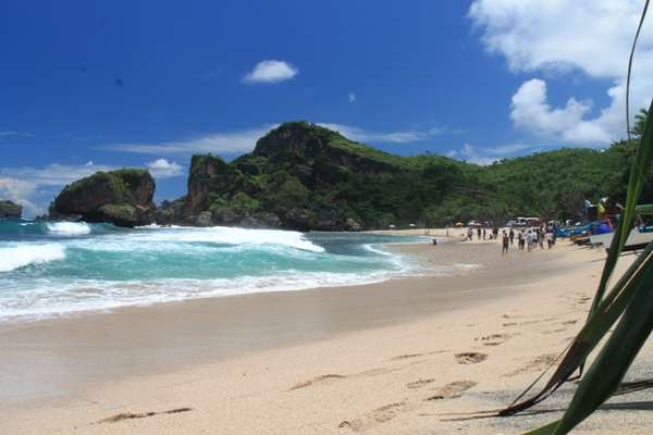 Located About 70 Km From Downtown Jogja Siung Beach Can Be Reached With Travel Time Of Two Hours This Has Large Rocks Located About 70 Km From Downtown Jogja Siung Beach Can Be Reached With Travel Time Of Two Hours This Has Large Rocks