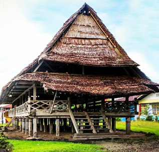 Keunikan-Rumah-Adat-Tradisional-Baileo-Maluku