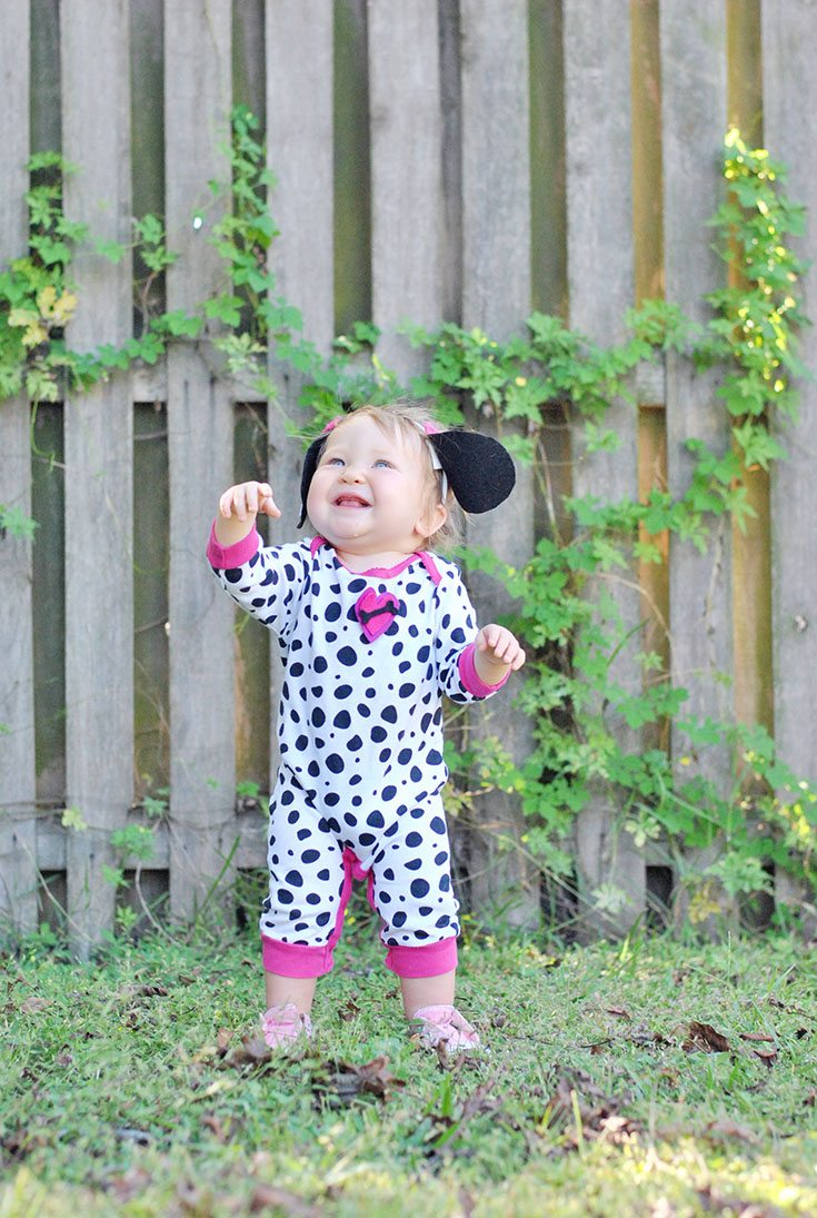 Who else loves little furry, adorable puppy dogs? Get the details on this cute and simple Puppy Dog Dalmatian costume...