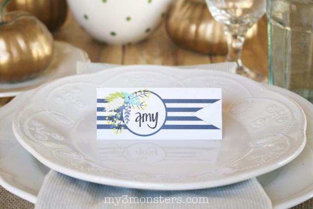 Hosting Thanksgiving?  Take your table to the next level with these darling Thanksgiving Party Printables from /