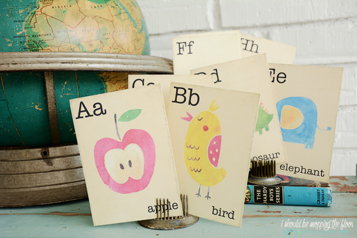 Free Printable Vintage Flash Cards | A-Z flashcards in a free download. | Perfect for classroom decor, back-to-school banners, and more! | Instant downloads.