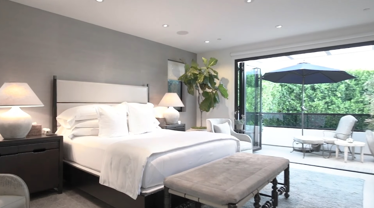 20 Photos vs. 6141 5th Street | Beverly Grove - Luxury Home & Interior Design Video Tour 20 Photos vs. 6141 5th Street | Beverly Grove - Luxury Home & Interior Design Video Tour