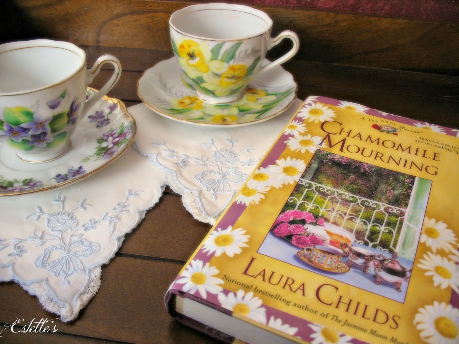 Estelle's THE READING CORNER......A TEA SHOP MYSTERY