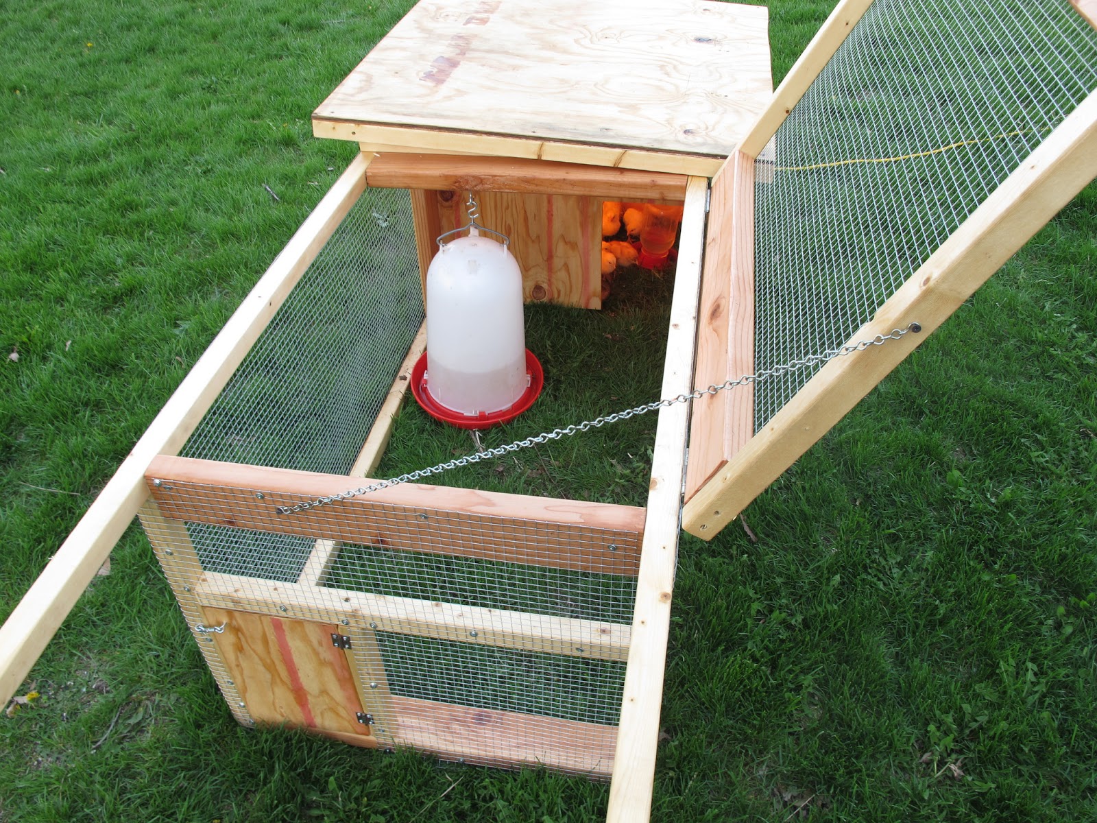 Joe's Garden Journal DIY Outdoor Chicken Brooder / Broody Hen Box