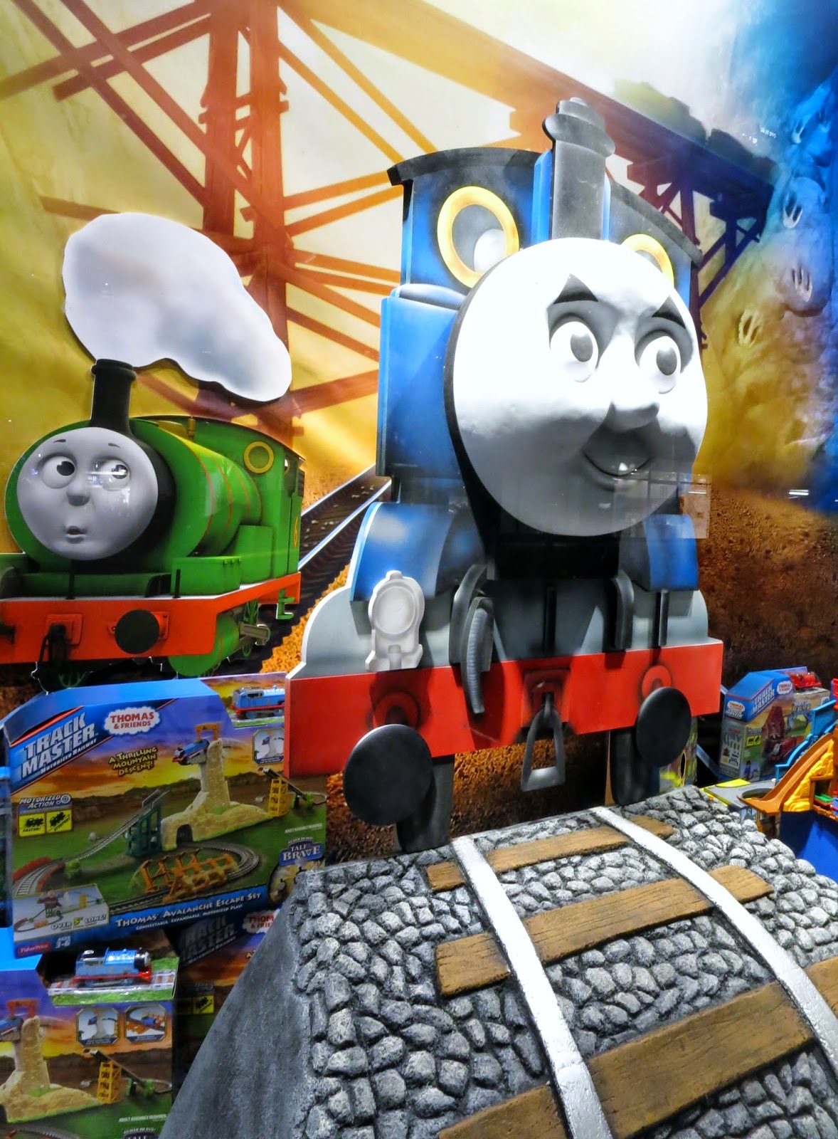 RetailStoreWindows.com: Hamleys, London