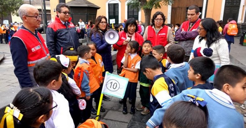 MINEDU: Escolares y docentes mostraron que están preparados para afrontar sismos y tsunamis - www.minedu.gob.pe MINEDU: Escolares y docentes mostraron que están preparados para afrontar sismos y tsunamis - www.minedu.gob.pe