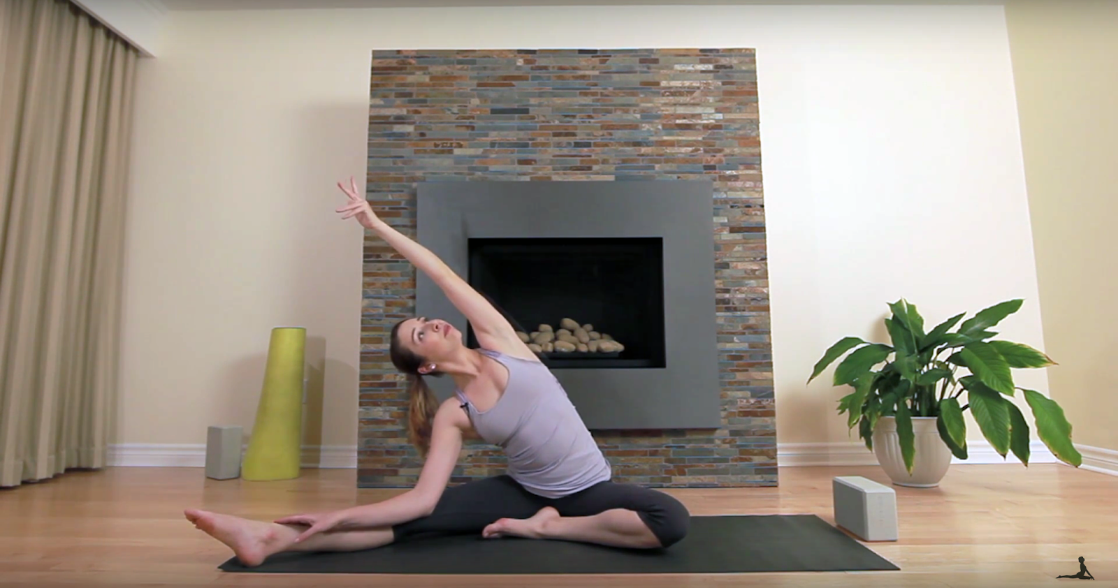 Yoga Side Body Stretch - 6 poses to target obliques, IT band and neck -  Yoga with Kassandra Blog