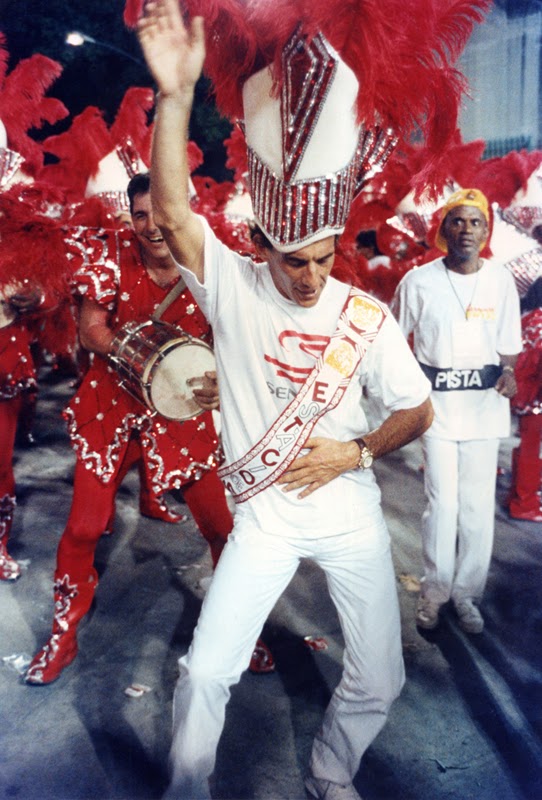 Ayrton Senna: Ayrton Senna Invade Pista e Vira Padrinho de Bateria da