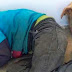 Ce sans-abri meurt en pleine rue, la réaction de son chien a touché des millions de personnes!