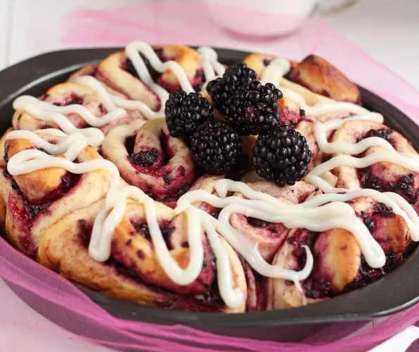 Blackberry Cinnamon Rolls