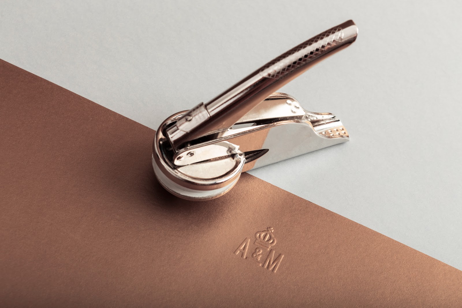 Good design makes me happy Andrade & Muller Brand Identity