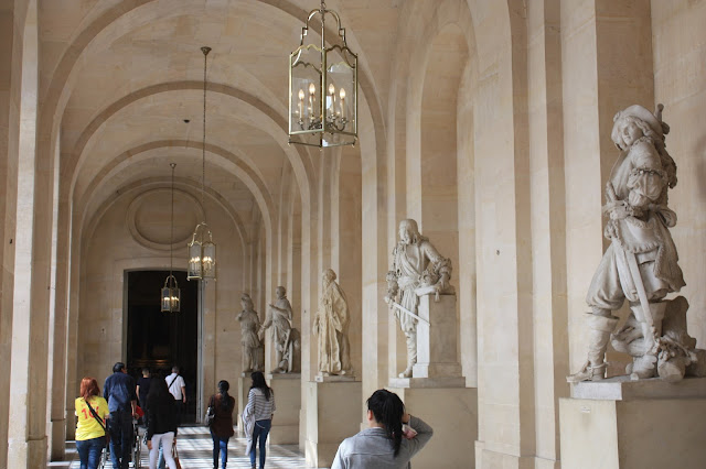 Hallway entrance into the palace. 
