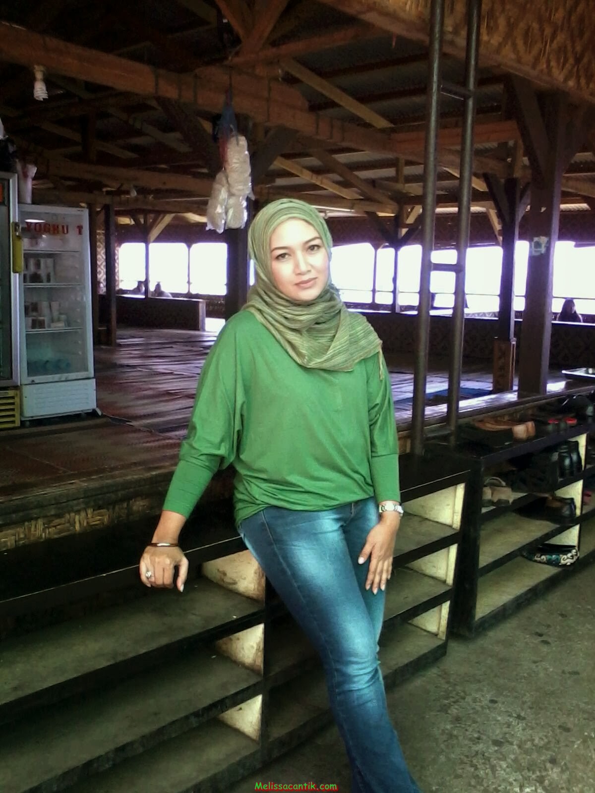 Koleksi Foto Tante Berjilbab Bandung Masih Cantik Memikat | Kumpulan